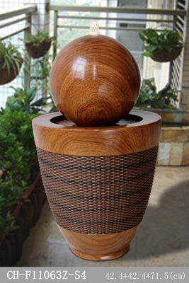 球の長円の基盤の木製の藤の効果水噴水 サプライヤー